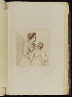 Mutter mit Tochter, die mit dem Rücken zum Betrachter steht